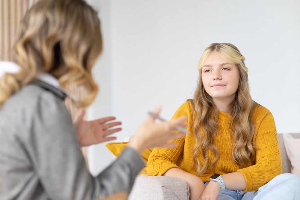 teen girl listens to therapist