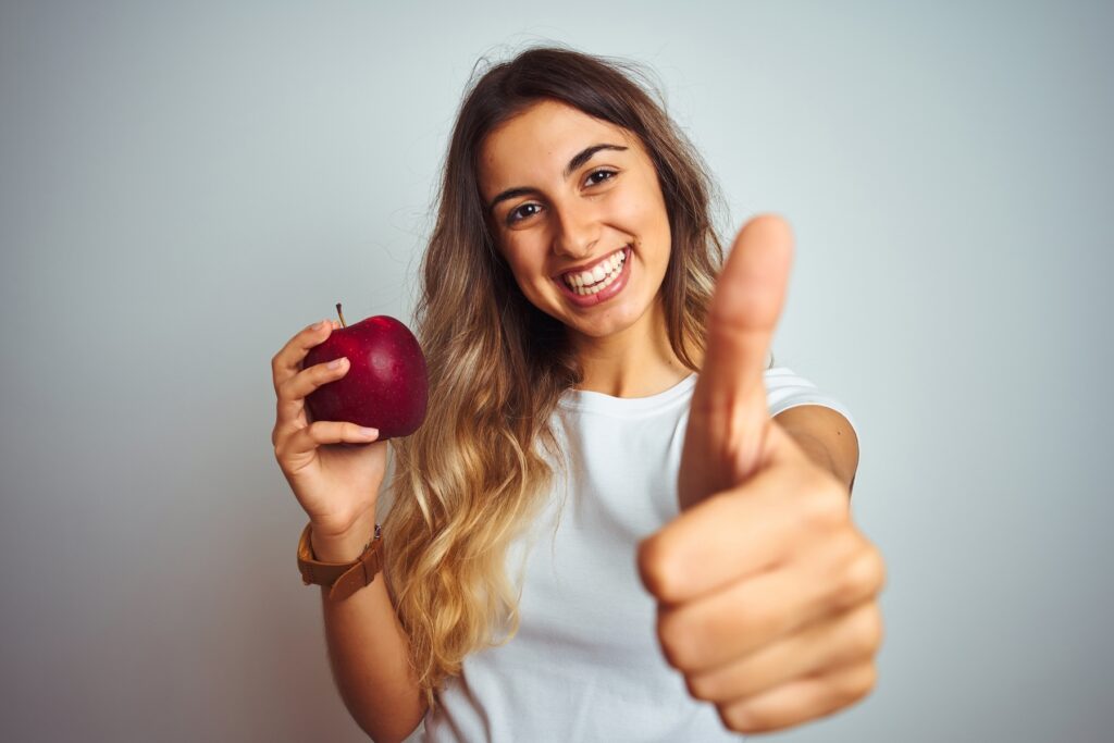 Teen with fruit demonstrating a healthy diet